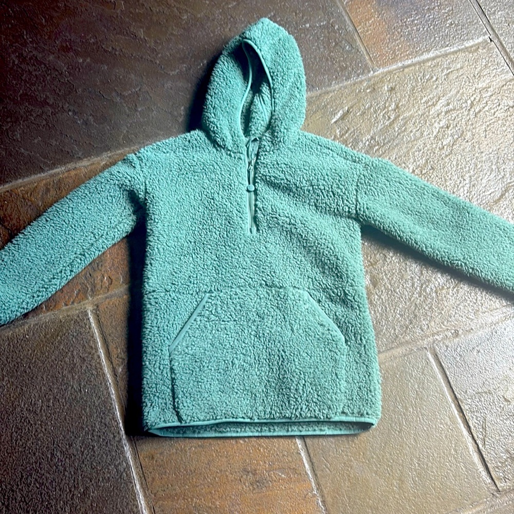 Never been worn all in motion brand, extremely soft pullover with pockets